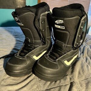 Vans Invado OG Black Snowboard Boots